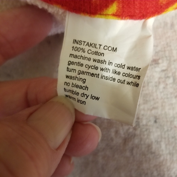 InstaKilt Red Scottish Tartan Kilt Beach Towel NWOT - Picture 6 of 9